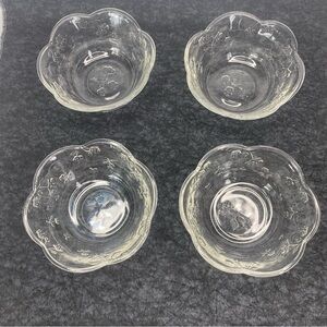 VTG ANCHOR HOCKING SAVANNAH EMBOSSED GLASS FLORAL CEREAL BOWLS SET 4 FRUIT 80's